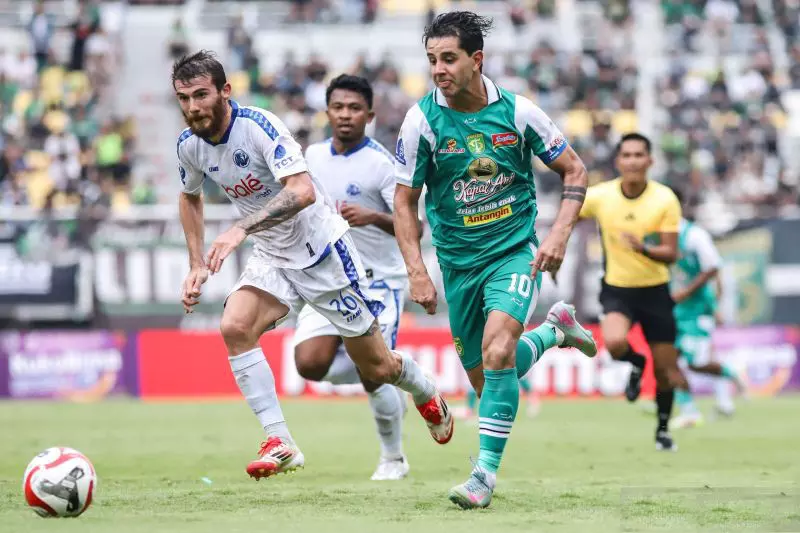 Persebaya ditahan imbang Arema FC di GBT Surabaya Persebaya ditahan imbang Arema FC di GBT Surabaya