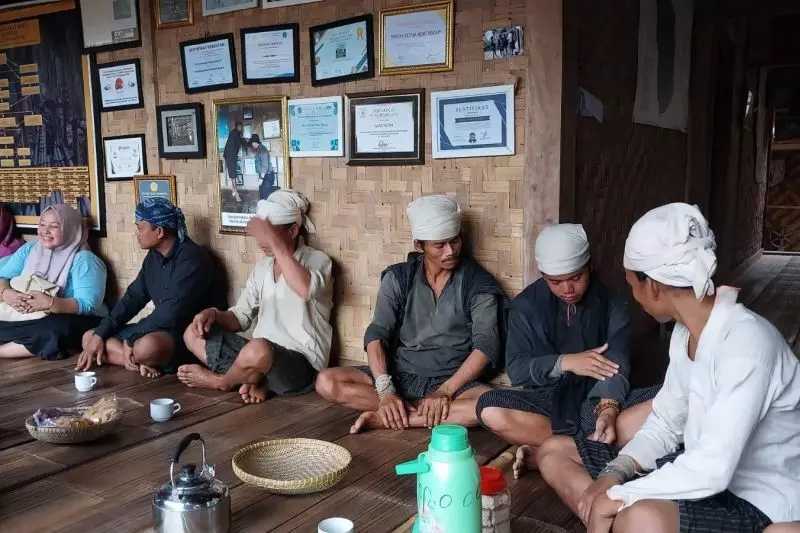 Warga Badui sementara diminta tidak berjualan madu ke Jakarta