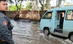 Tim gabungan tangani banjir rob di Jalan RE Martadinata Jakut