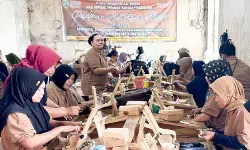 Pemkab Situbondo latih pemuda melinting rokok perkuat industri lokal