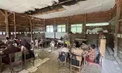 17 tahun mengabdi guru Pandeglang bertahan di keterbatasan