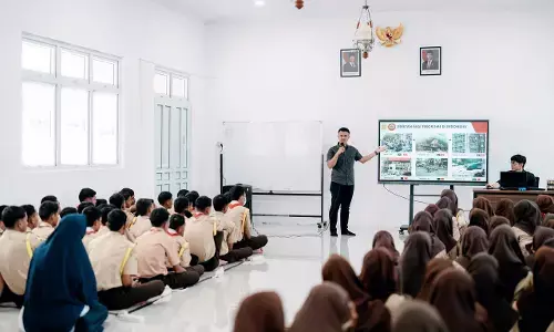 Densus 88 sosialisasikan pencegahan terorisme kepada siswa SRMA 1 Aceh Besar Densus 88 sosialisasikan pencegahan terorisme kepada siswa SRMA 1 Aceh Besar