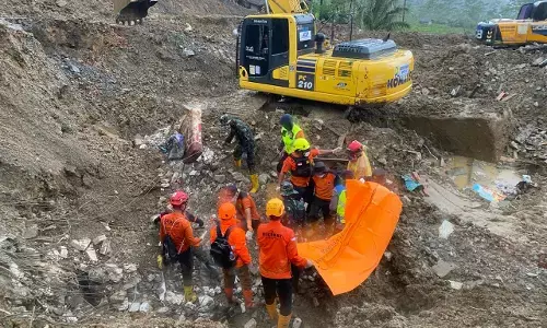 Hujan tak halangi Tim SAR gabungan cari korban longsor Banjarnegara