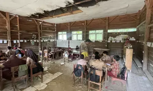 17 tahun mengabdi guru Pandeglang bertahan di keterbatasan