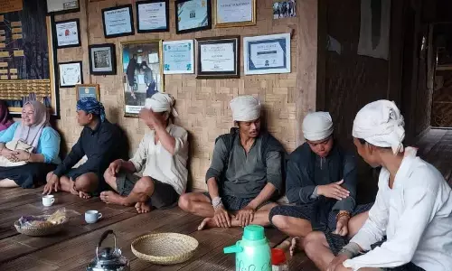 Warga Badui sementara diminta tidak berjualan madu ke Jakarta Warga Badui sementara diminta tidak berjualan madu ke Jakarta