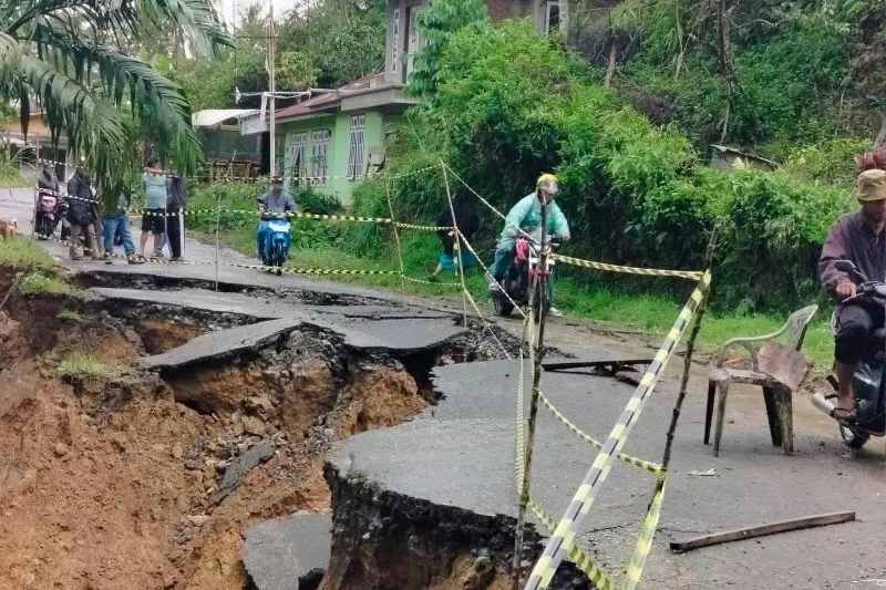 BPBD Agam: Lima kecamatan dilanda bencana banjir hingga jalan amblas