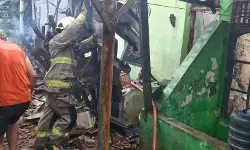 Damkar evakuasi satu ABK meninggal akibat kebakaran rumah di Bandung