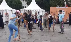 Kampung Dolanan tawarkan egrang pada Hari Angklung Sedunia