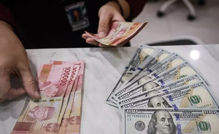Rupiah pada Senin pagi menguat jadi Rp16.706 per dolar AS