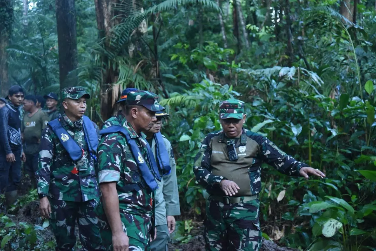 TNI bantu penyelamatan badak di Taman Nasional Ujung Kulon TNI bantu penyelamatan badak di Taman Nasional Ujung Kulon