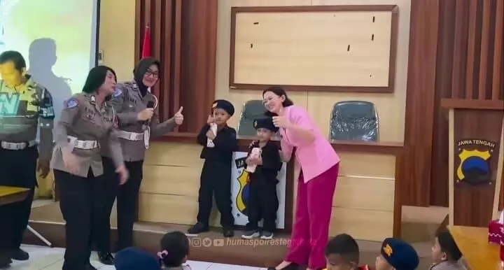 Belajar sambil bermain, polisi ajari anak TK tertib dan berani sejak dini