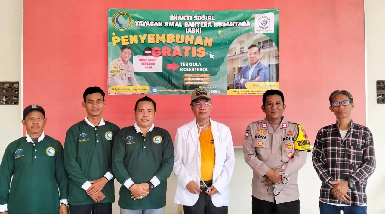 Bhabinkamtibmas Gus Nova berikan pengobatan gratis bagi warga Tegal