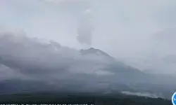 Gunung Semeru hembuskan asap putih setinggi 1.000 meter dari puncak Gunung Semeru hembuskan asap putih setinggi 1.000 meter dari puncak