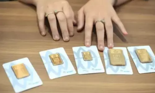 Harga emas Antam hari ini turun tipis menjadi Rp2,34 juta per gram