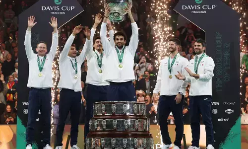 Italia pertahankan gelar Piala Davis untuk ketiga kalinya Italia pertahankan gelar Piala Davis untuk ketiga kalinya