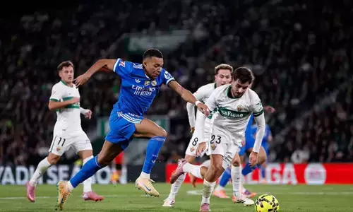 Real Madrid naik ke puncak setelah imbang lawan Elche Real Madrid naik ke puncak setelah imbang lawan Elche