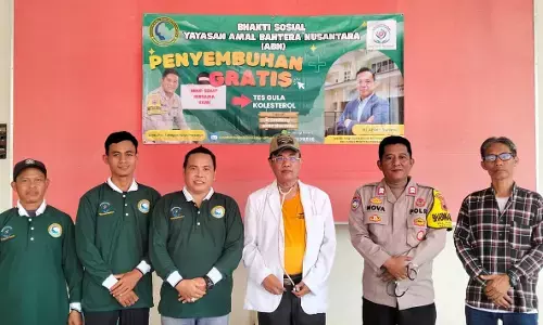 Bhabinkamtibmas Gus Nova berikan pengobatan gratis bagi warga Tegal Bhabinkamtibmas Gus Nova berikan pengobatan gratis bagi warga Tegal