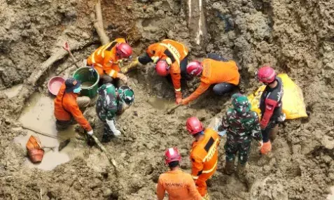 Longsor Banjarnegara: Dua korban longsor kembali ditemukan di bawah reruntuhan