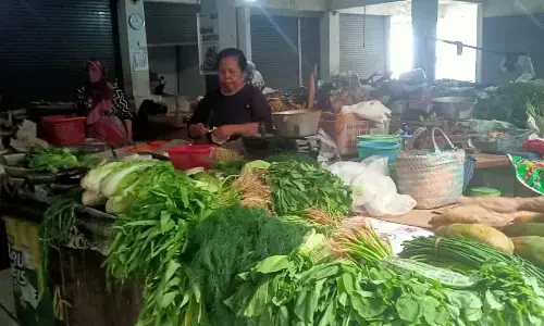 Curah hujan tinggi, harga sayuran di Salatiga naik signifikan Curah hujan tinggi, harga sayuran di Salatiga naik signifikan