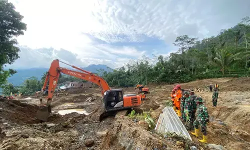 Material tebal hambat pencarian 16 korban longsor di Pandanarum, Banjarnegara Material tebal hambat pencarian 16 korban longsor di Pandanarum, Banjarnegara