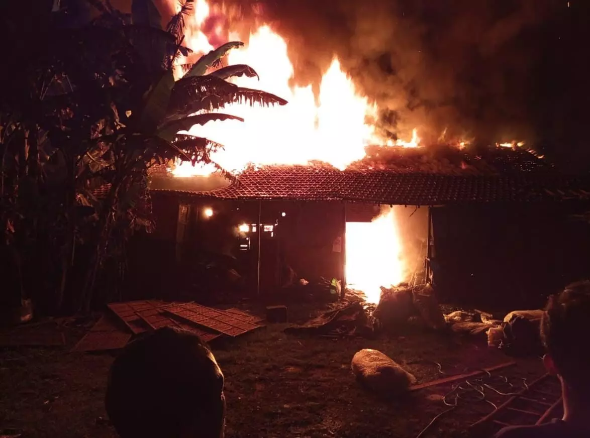 Gudang krupuk di Cendono, Kudus terbakar, kerugian ratusan juta