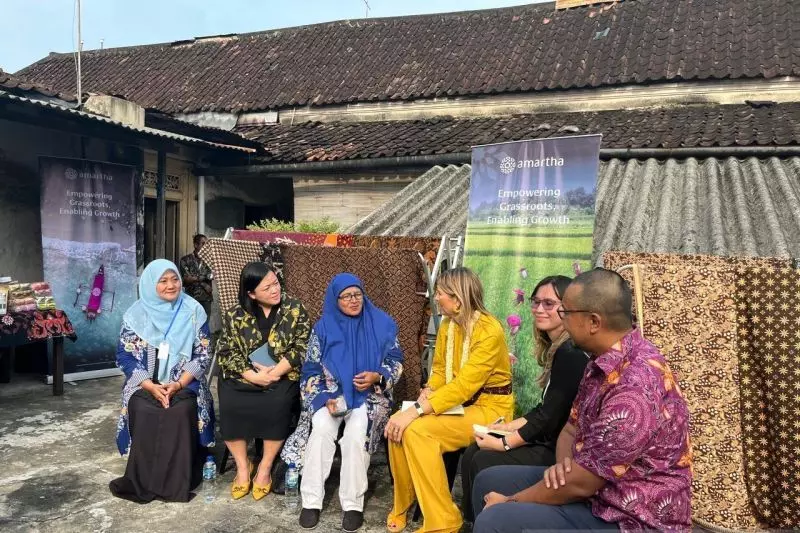 Ratu Maxima dialog soal keuangan dengan pembatik Laweyan Solo