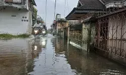 Hujan deras, sejumlah permukiman di Palembang tergenang air