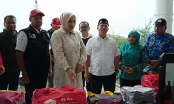 Istri Mualem tiba di Aceh Utara, salurkan bantuan bersama Dinsos dan BPBA