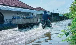 BPBD siagakan pompa air tanggulangi banjir di Tanggulangin Sidoarjo