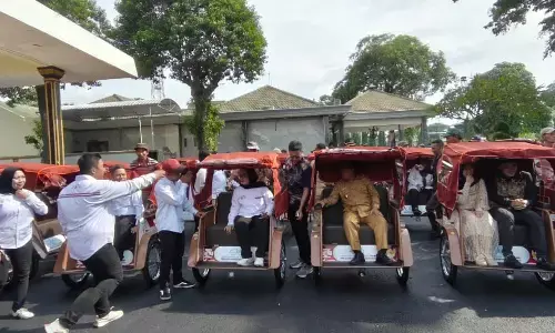 Presiden Prabowo berikan bantuan 100 becak listrik