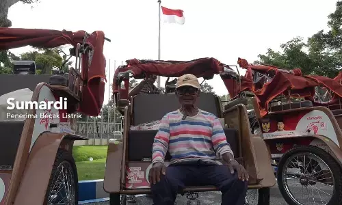 Para Lansia di Jombang bersyukur dapat becak listrik dari Presiden Prabowo Para Lansia di Jombang bersyukur dapat becak listrik dari Presiden Prabowo