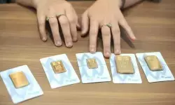 Emas Antam hari ini turun tipis Rp2.000 ke angka Rp2,378 juta/gram