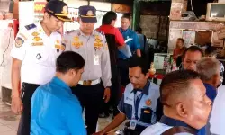 Cegah narkoba, BNNP DKI tes urin sopir JakLingko