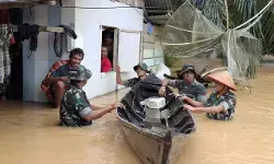 Prajurit Kodim 0212/Tapsel bantu evakuasi korban banjir dan longsor Tapanuli Bagian Selatan