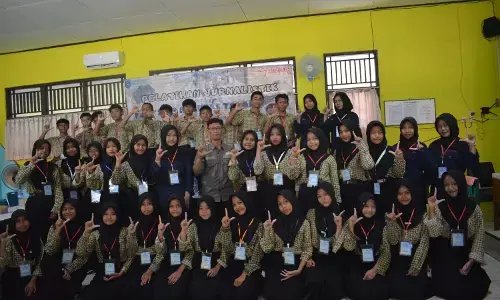 Bangun generasi cerdas, SMPN 1 Talang gelar kelas jurnalistik dan edukasi anti hoaks