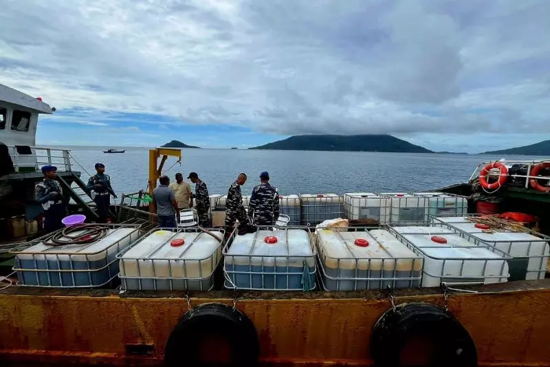 Lanal Ranai terima kapal asing hasil tangkapan KRI Bung Tomo-357 Lanal Ranai terima kapal asing hasil tangkapan KRI Bung Tomo-357