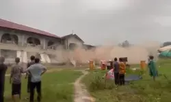 Gedung asrama pesantren di Aceh ambruk akibat longsor, santri selamat