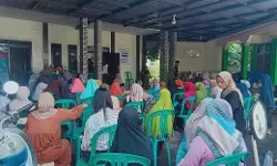 Pokdarkamtibmas bantu pengamanan pembagian bantuan pangan