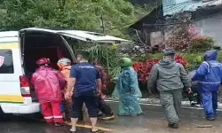 Sejumlah ambulans dikerahkan evakuasi korban banjir Padang Panjang