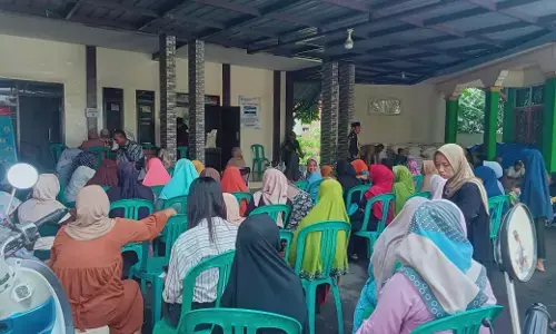 Pokdarkamtibmas bantu pengamanan pembagian bantuan pangan