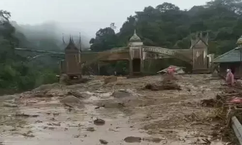 BPBD: Material banjir timbun akses jalan Kota Padang-Padang Panjang
