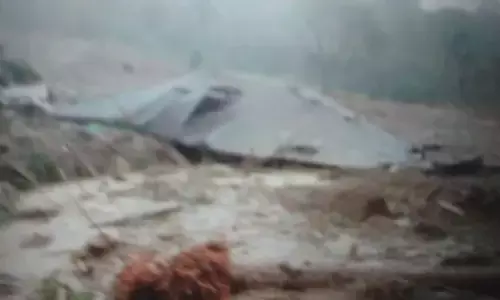 Empat orang warga Tanjung Raya Agam tertimbun longsor,