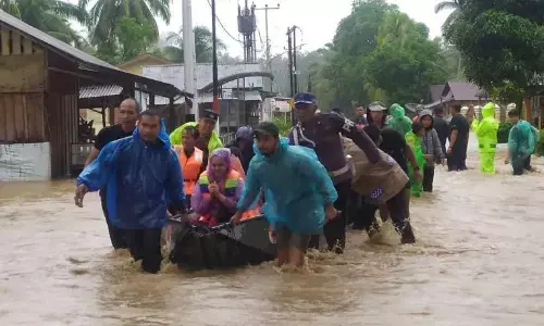 Pemkot Pariaman paksa warga terdampak banjir untuk dievakuasi