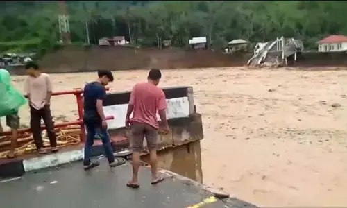 Banjir hancurkan masjid, pos TNI/Polri dan jembatan di Nagan Raya Aceh