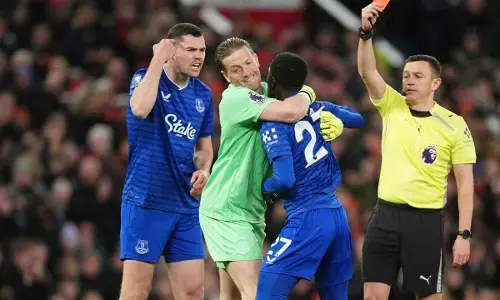 Everton gagal banding, Gueye disanksi tiga laga