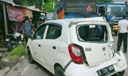 Dua orang meninggal dalam kecelakaan beruntun 13 kendaraan di Karawang