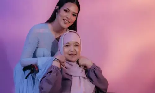 Raisa berduka sang Ibu meninggal dunia Raisa berduka sang Ibu meninggal dunia