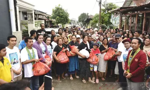 Tim Natal Nasional distribusikan bantuan untuk pengungsi banjir Medan Tim Natal Nasional distribusikan bantuan untuk pengungsi banjir Medan