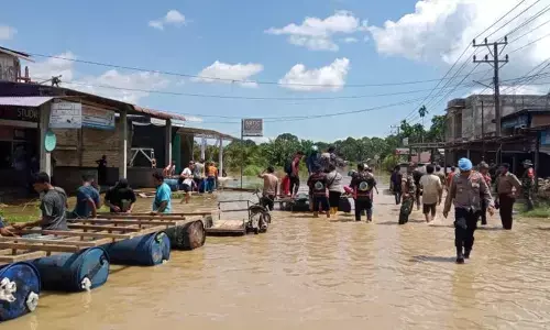 Banyak ruas jalan putus, Polda Aceh imbau warga tunda perjalanan Banyak ruas jalan putus, Polda Aceh imbau warga tunda perjalanan