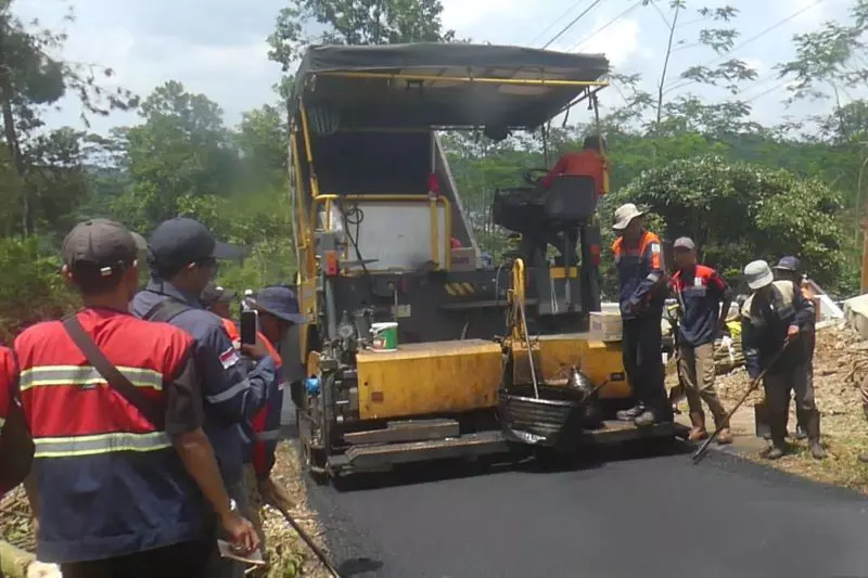 Pemkab Temanggung kerjakan perbaikan Jalan Rowoseneng–Tlogopucang Pemkab Temanggung kerjakan perbaikan Jalan Rowoseneng–Tlogopucang